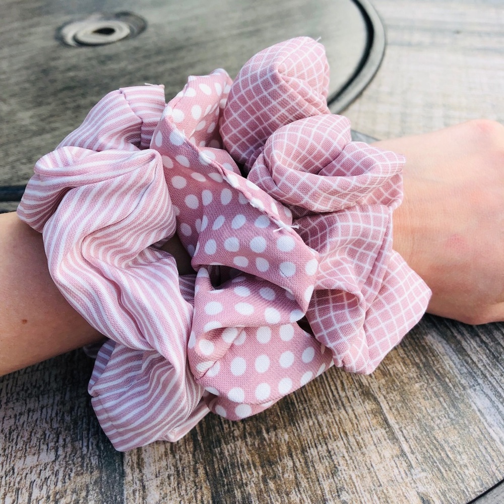 ⭐️ 5/15 ⭐️ Hair Scrunchies - Picture 4 of 8